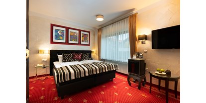 Golfurlaub - Hotelbar - Weißensberg - Einzelzimmer Standard - Golf- & Alpin Wellness Resort Hotel Ludwig Royal