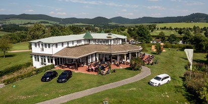 Golfurlaub - Terrasse - Golfhaus des Golfclubs Schmallenberg - Romantik- & Wellnesshotel Deimann
