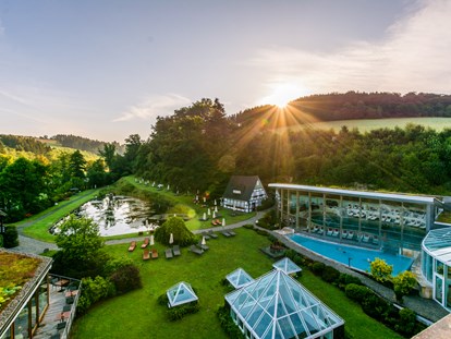 Golfurlaub - Terrasse - Korbach - Parkbereich im Romantik- & Wellnesshotel Deimann - Romantik- & Wellnesshotel Deimann