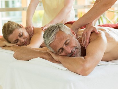 Golfurlaub - Hotel-Schwerpunkt: Golf & Wellness - Attendorn - Massage im Romantik- & Wellnesshotel Deimann - Romantik- & Wellnesshotel Deimann