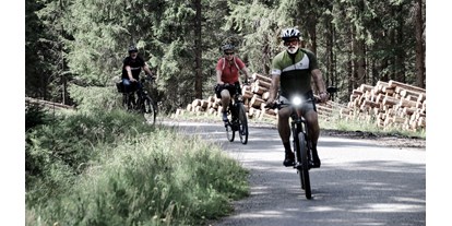 Golfurlaub - Schlägl - INNs HOLZ Chaletdorf im Sommer Radfahren Mountainbike - INNs HOLZ Chaletdorf