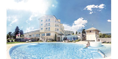Golfurlaub - Hotel-Schwerpunkt: Golf & Gesundheit - Mühlviertel - Hotel Almesberger****s Außenpool im Sommer - Hotel Almesberger****s