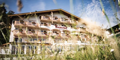 Golfurlaub - Hotel-Schwerpunkt: Golf & Hund - Obersöchering - Das Vitalhotel Kaiserhof im Sommer - Vitalhotel Kaiserhof