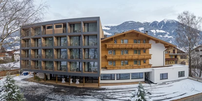 Golfurlaub - Abendmenü: 3 bis 5 Gänge - Kirchberg in Tirol - KOSIS Aussenansicht - KOSIS Sports Lifestyle Hotel