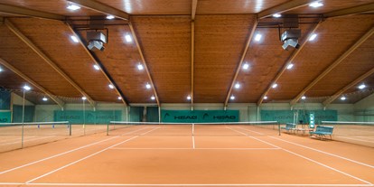 Golfurlaub - Wäscheservice - Trasdorf - Tennishallen Sand - Tennis Golf Hotel Höllrigl
