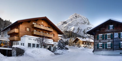 Golfurlaub - Badewanne - Rettenberg (Landkreis Oberallgäu) - Winterfassade - Hotel Gotthard