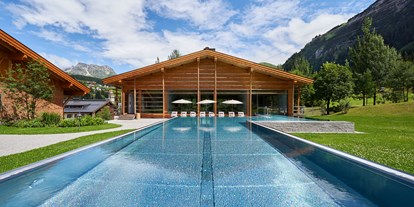 Golfurlaub - Golf-Schläger Verleih - Arlberg - Outdoor Pool - Hotel Post Lech