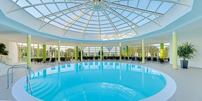 Golfurlaub - Pools: Außenpool beheizt - Tittling - Thermen-Oase mit Panorama-Aussicht - Fürstenhof ****s Quellness- und Golfhotel