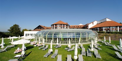 Golfurlaub - Hotel-Schwerpunkt: Golf & Gesundheit - Röhrnbach - Liegewiese - Fürstenhof ****s Quellness- und Golfhotel