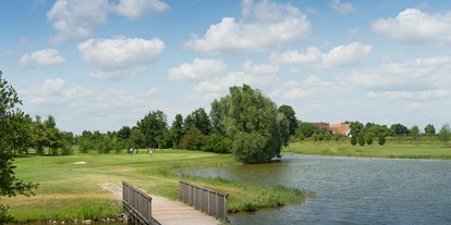 Golfurlaub - Pools: Schwimmteich - Golfhotel HOTEL absolute Gernsheim 