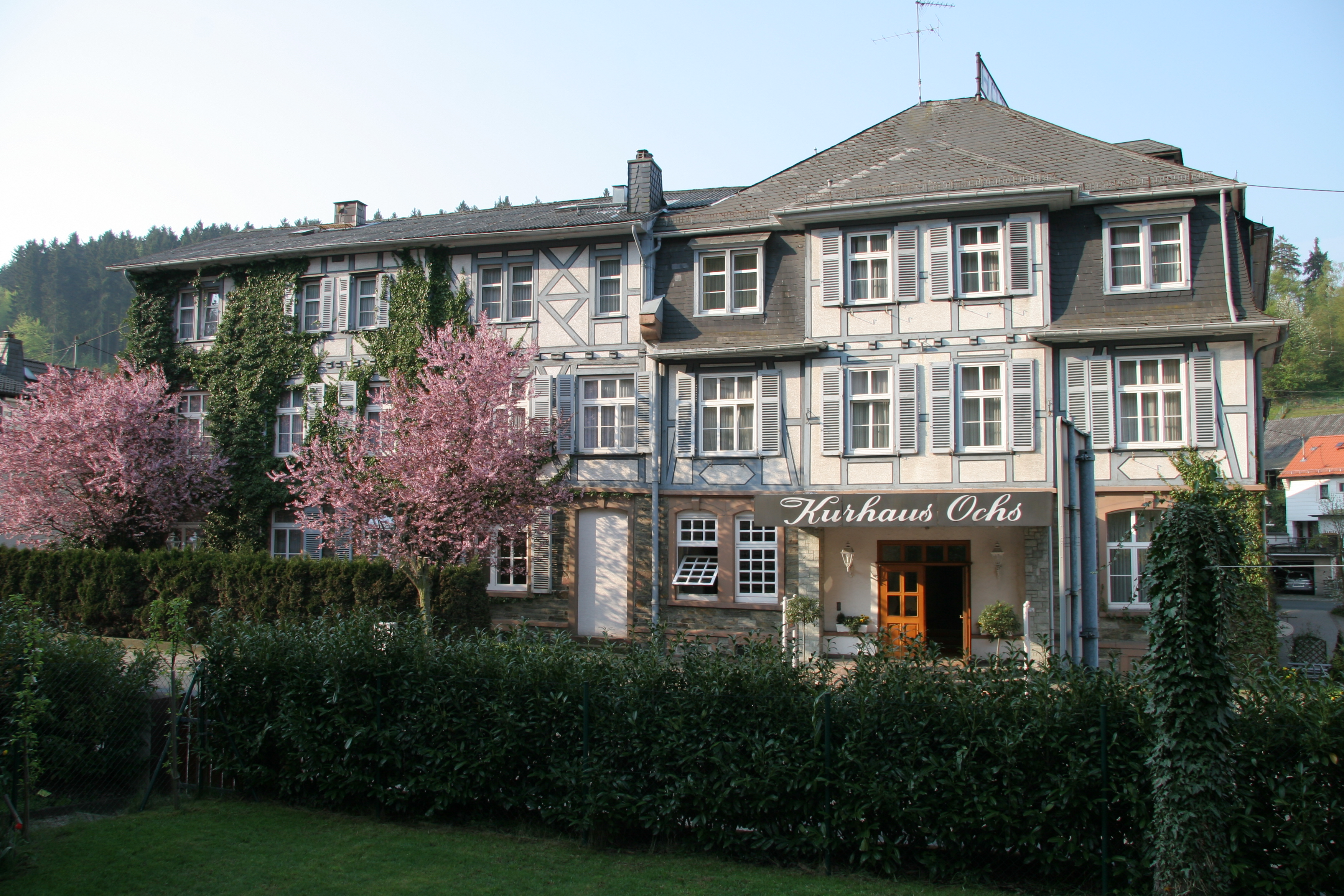 Golfhotel - Fronansicht des Ringhotels Kurhaus Ochs - Ringhotel Kurhaus Ochs