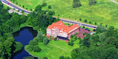 Golfurlaub - Driving Range: überdacht - Brandenburg Nord - Luftbild Hotel - Park Hotel Fasanerie