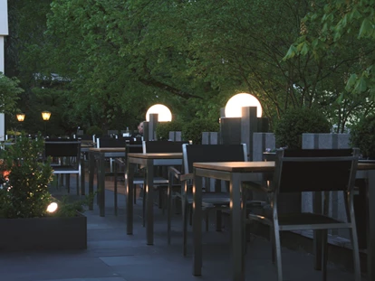 Golfurlaub - PLZ 78479 (Deutschland) - Terrasse am Abend - Romantik Hotel Johanniter-Kreuz