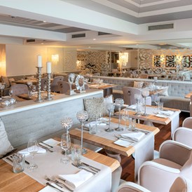 Golfhotel: Der neue Raum "Bergkristall", einer von fünf Speisebereichen im Restaurant "Adler Stuben", auch für Events für bis zu 60 Gäste buchbar. - Parkhotel Adler 