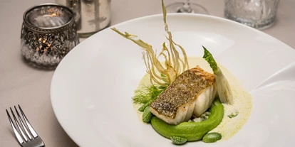 Golfurlaub - Deutschland - Fisch-Hauptgang Restaurant "Adler Stuben" in Hinterzarten. - Parkhotel Adler