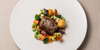 Golfurlaub - Deutschland - Hauptgang mit Fleisch von Lieferanten aus dem Naturpark Südschwarzwald. - Parkhotel Adler