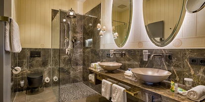 Golfurlaub - Deutschland - Beispielbadezimmer in den neuen Zimmern und Suiten. - Parkhotel Adler