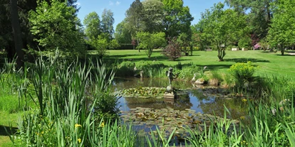 Golfurlaub - Deutschland - Eigener Privatpark mit Spazierwegen für die Hotelgäste des Parkhotel Adler. - Parkhotel Adler
