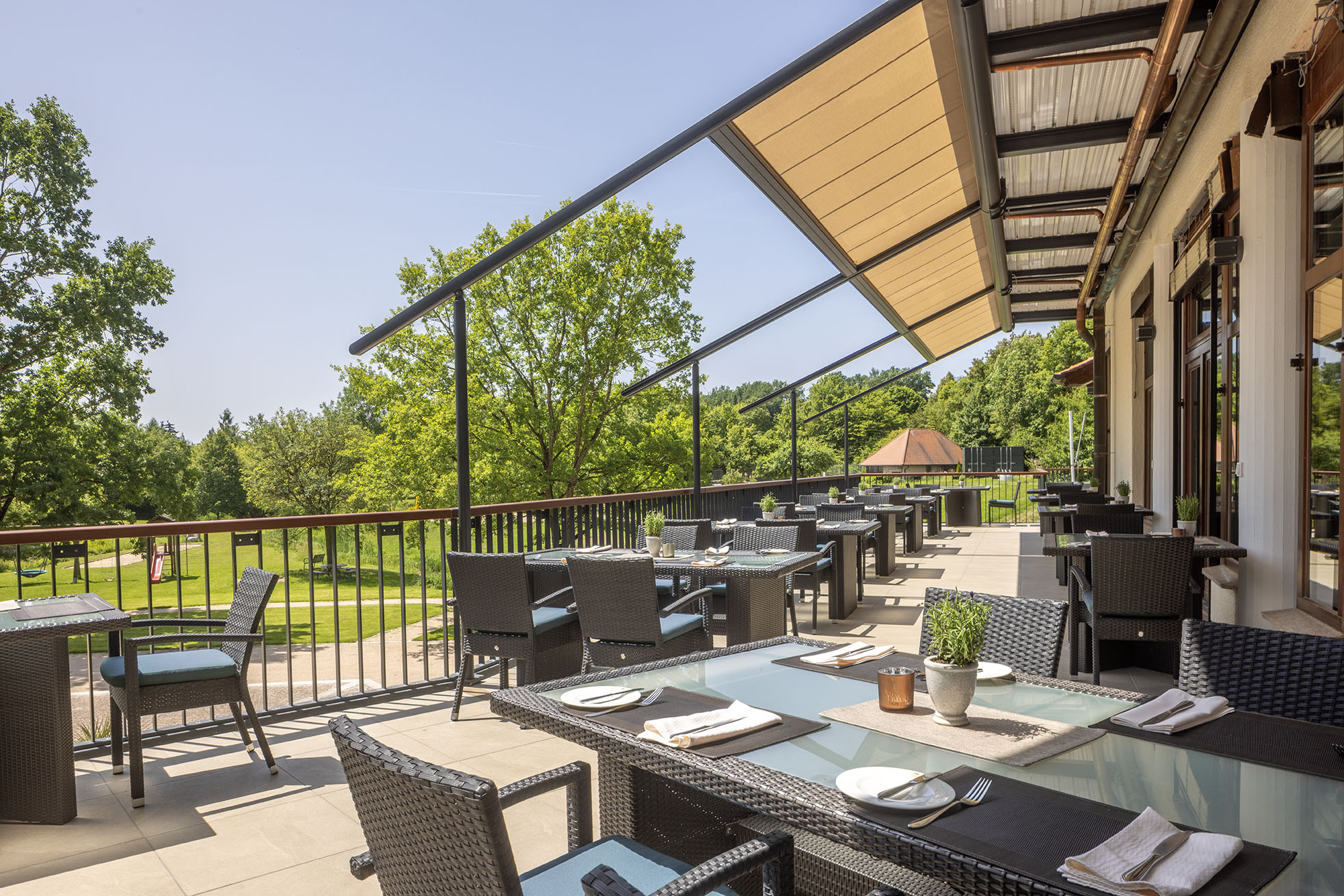 Golfhotel: Terrasse Panorama-Restaurant - Flair Park-Hotel Ilshofen