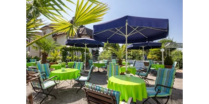 Golfurlaub - Deutschland - Mediterrane Terrasse. Da schmeckt der Überlinger Wein gleich doppeltgut - Apart Hotel Stadtgarten