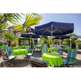 Golfhotel: Mediterrane Terrasse. Da schmeckt der Überlinger Wein gleich doppeltgut - Apart Hotel Stadtgarten