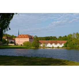 Golfhotel: Fernansicht über den Schloss-See - Hotel Schloss Reichmannsdorf 