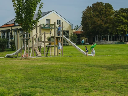 Golfurlaub - Bad und WC getrennt - Spielplatz des Gutshof Sagmuehle - Gutshof Sagmühle