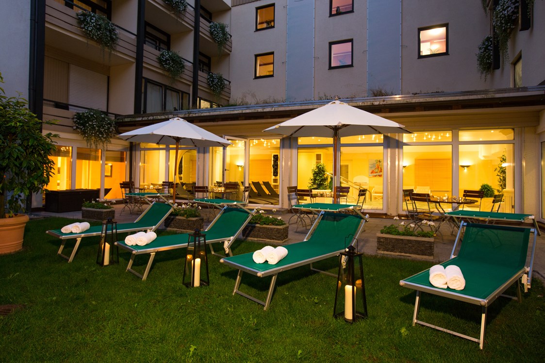 Golfhotel: Garten und Liegewiese - Wunsch Hotel Mürz - Natural Health & Spa