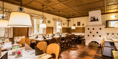 Golfurlaub - Fahrstuhl - Kaminstüberl im Restaurant - AktiVital Hotel