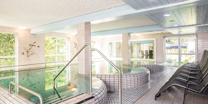 Golfurlaub - Fahrstuhl - Thermalbad mit Thermalmineralwasser (31°C) aus der Bad Griesbacher Karlsquelle - AktiVital Hotel