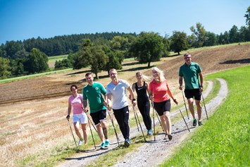Golfhotel: AktiVital-Programm mit Nordic Walking, (Duft) Qi Gong, geführten Wanderungen, Aqua Fit, meditativer Entspannung, progressiver Muskelentspannung und Bogenschießen - AktiVital Hotel 