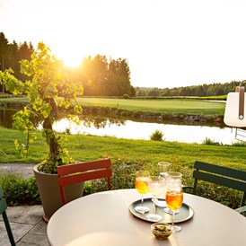 Golfhotel: Terrasse des Restaurant ©Inge Prader - Golfresort Haugschlag