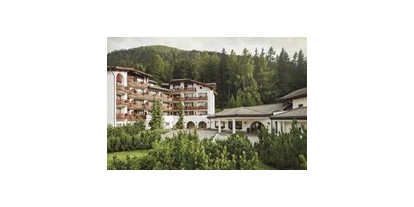 Golfurlaub - PLZ 6707 (Österreich) - Aussenansicht Sommer - Hotel Waldhuus Davos