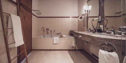 Golfurlaub - PLZ 6707 (Österreich) - Zimmer, Bad - Hotel Waldhuus Davos