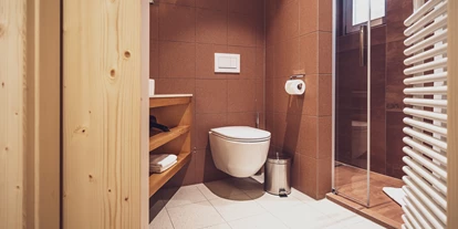 Golfurlaub - PLZ 6707 (Österreich) - Zimmer, Bad - Hotel Waldhuus Davos