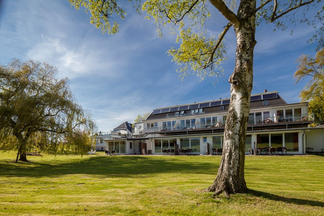 Golfhotel: Gartenansicht Gästehaus - HofHotel Krähenberg