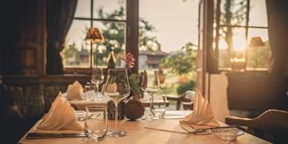 Golfurlaub - Fahrstuhl - Abendessen mit Sonnenuntergangsromantik - Gut Steinbach Hotel Chalets SPA