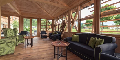 Golfurlaub - Fahrstuhl - Das Salettl mit der Kaminbar auf Gut Steinbach - Gut Steinbach Hotel Chalets SPA