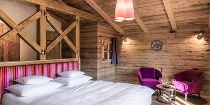 Golfurlaub - Fahrstuhl - Schlafzimmer in einem der sieben Chalets - Gut Steinbach Hotel Chalets SPA