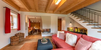 Golfurlaub - Fahrstuhl - Wohnzimmer der Maisonette Suite im Steinbacher Hof - Gut Steinbach Hotel Chalets SPA