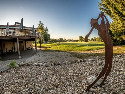 Golfurlaub - Bad und WC getrennt - Terrasse Clubhaus - Bachhof Resort Straubing - Hotel und Apartments