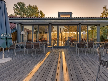 Golfurlaub - Bad und WC getrennt - Restaurant Clubhaus - Bachhof Resort Straubing - Hotel und Apartments