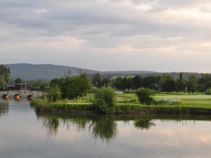 Golfurlaub - Bad und WC getrennt - Blick auf Green 17 - Bachhof Resort Straubing - Hotel und Apartments