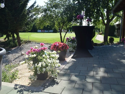 Golfurlaub - Bad und WC getrennt - Übungsgreen - Bachhof Resort Straubing - Hotel und Apartments