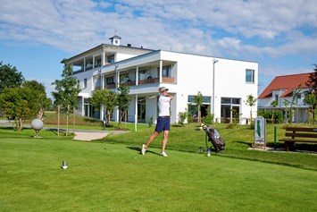 Golfhotel: Tee 3 direkt am 4* Bachhof Resort Hotel - Bachhof Resort Straubing - Hotel und Apartments