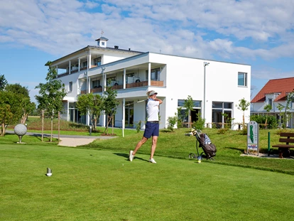 Golfurlaub - Bad und WC getrennt - Tee 3 direkt am 4* Bachhof Resort Hotel - Bachhof Resort Straubing - Hotel und Apartments