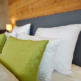 Golfhotel: bequeme Kissen für erholsamen Schlaf - Bachhof Resort Straubing - Hotel und Apartments