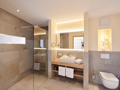 Golfurlaub - Bad und WC getrennt - Badezimmer Typ Gäuboden und Familienzimmer - Bachhof Resort Straubing - Hotel und Apartments