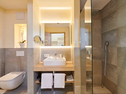 Golfurlaub - Bad und WC getrennt - Badezimmer Typ Donau - Bachhof Resort Straubing - Hotel und Apartments