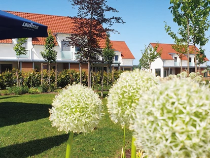 Golfurlaub - Bad und WC getrennt - Blick auf die Reihenhaus - Apartments - Bachhof Resort Straubing - Hotel und Apartments
